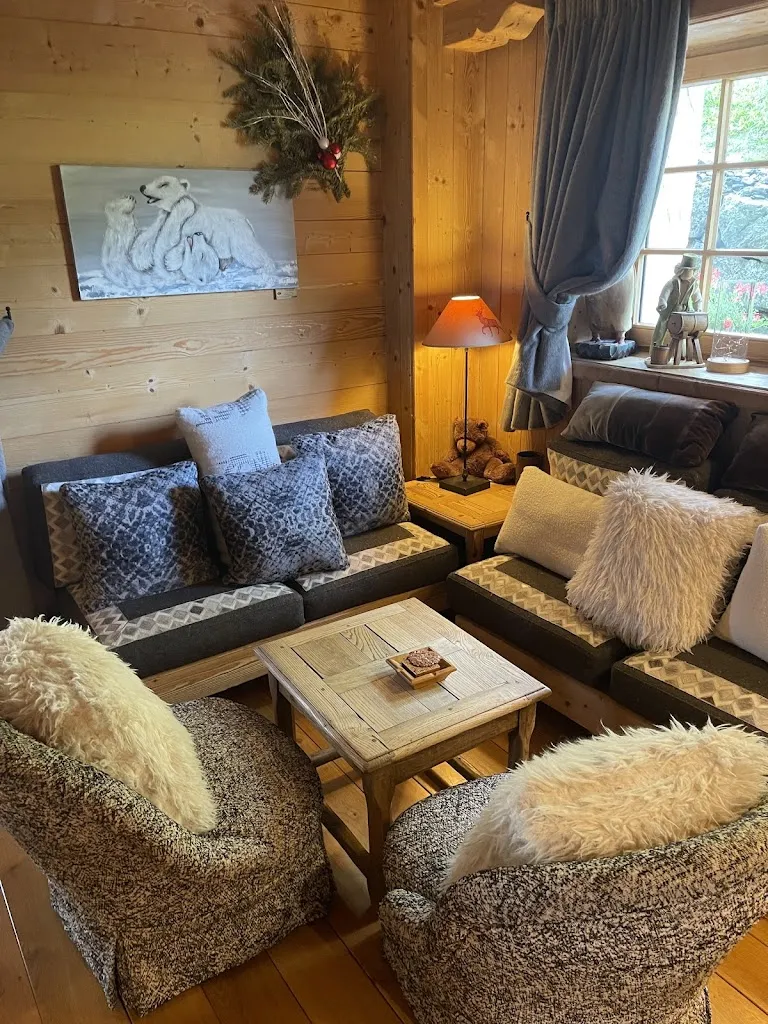 Alexandra S_Aux Ducs de Savoie_Combloux_review