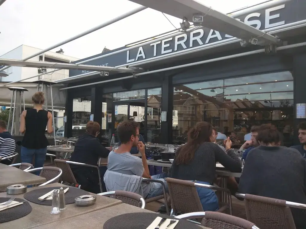 Nicolas De Smyter_La Terrasse_Neufchâtel-Hardelot_review