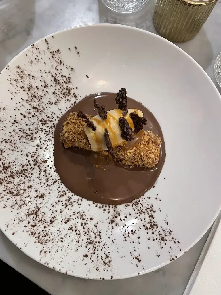 Dumitru Viorel_LE CAPUCIN_Marseille_review