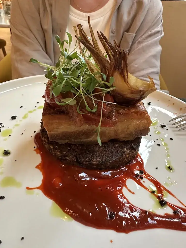 Ilya Lanster_LE CAPUCIN_Marseille_review