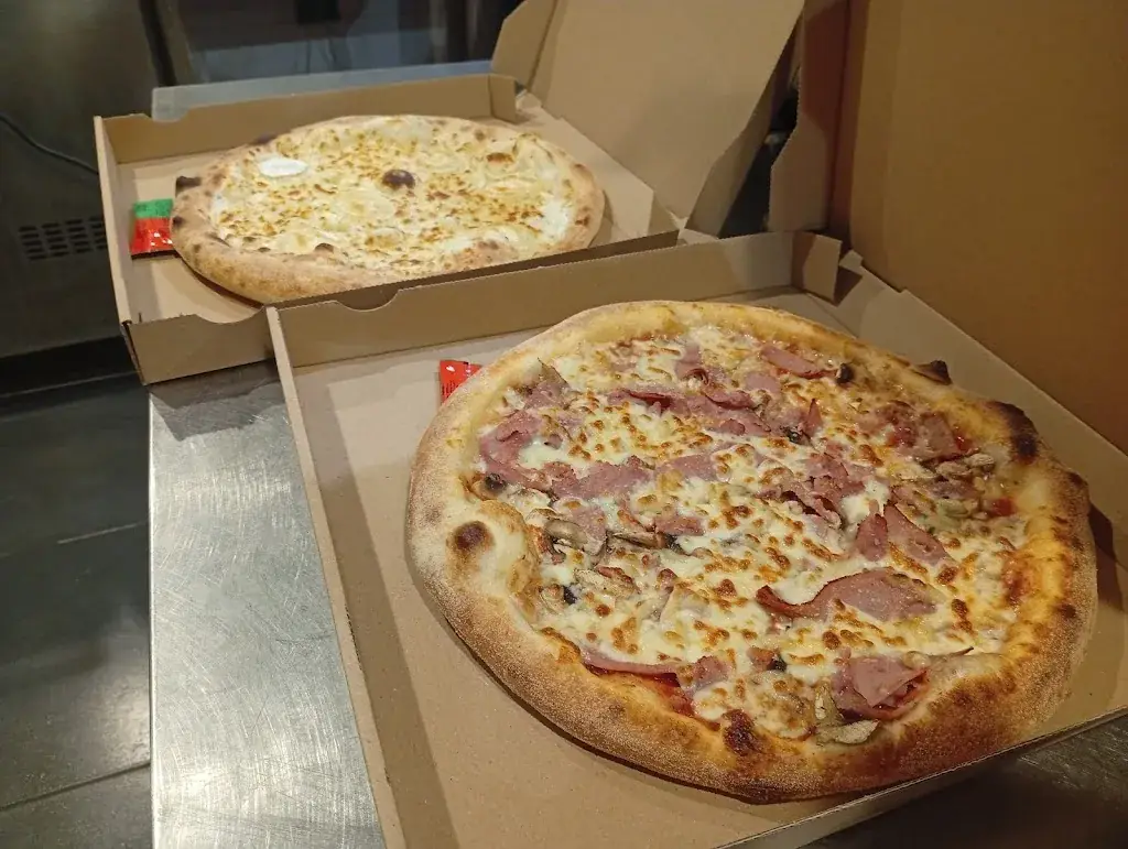 CAMPANIA pizza & burger_Ostricourt_slider_image_2