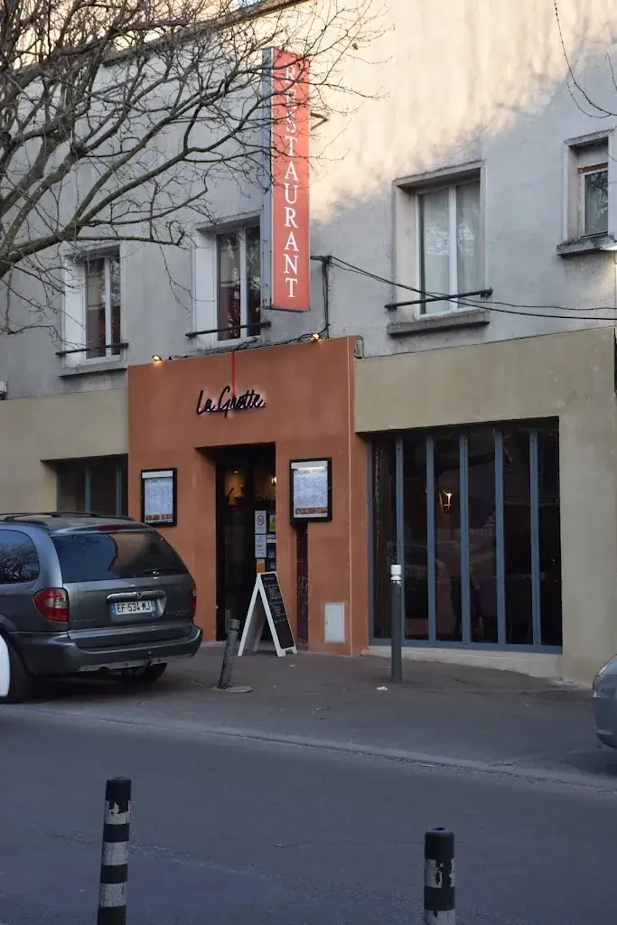 La Grotte restaurant in Montreuil