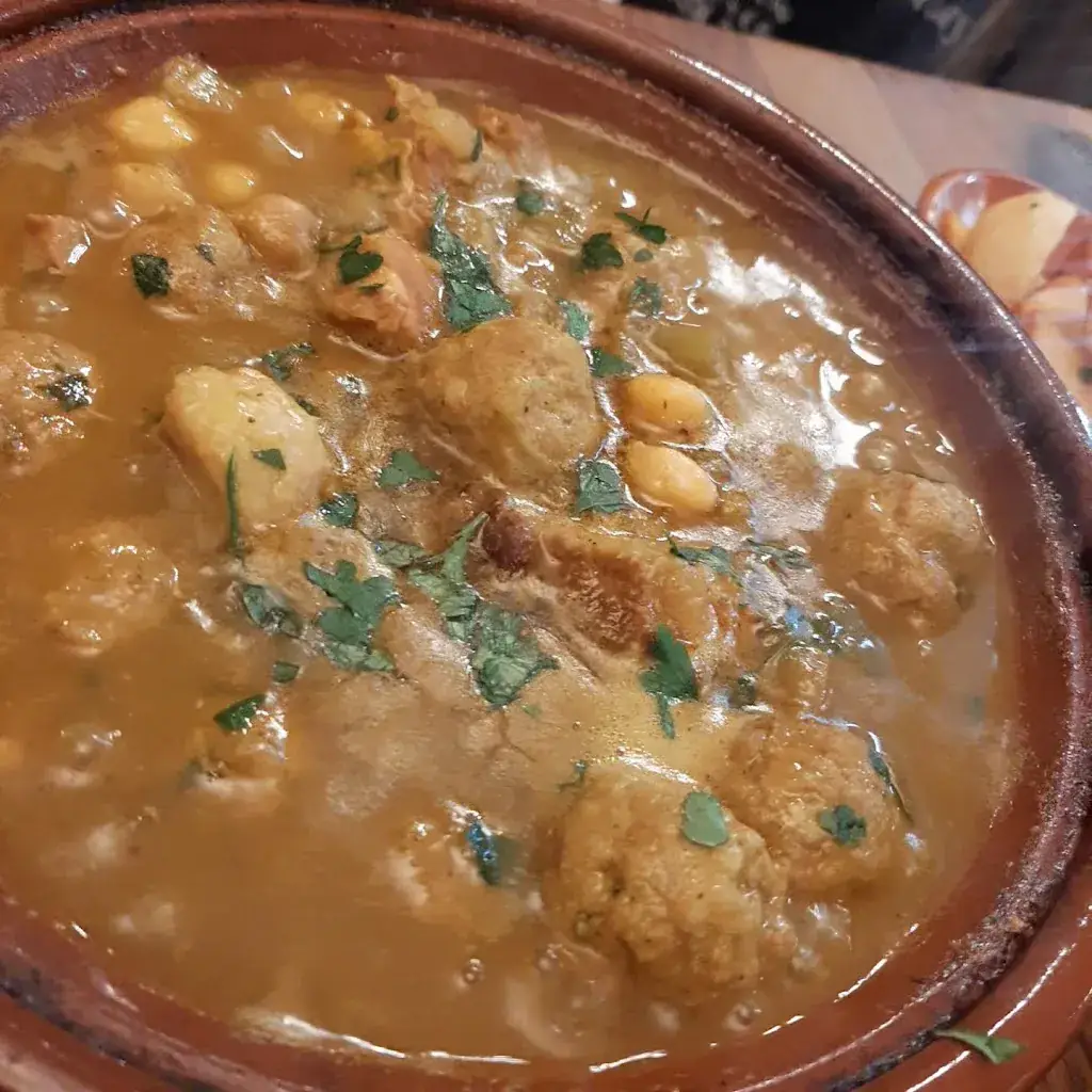 La Grotte_Montreuil_slider_image_2