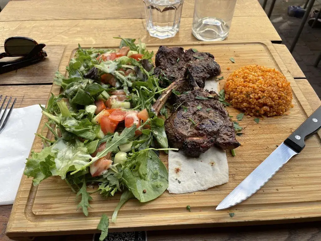 u.g. Lodwig_Le babylone_Montreuil_review