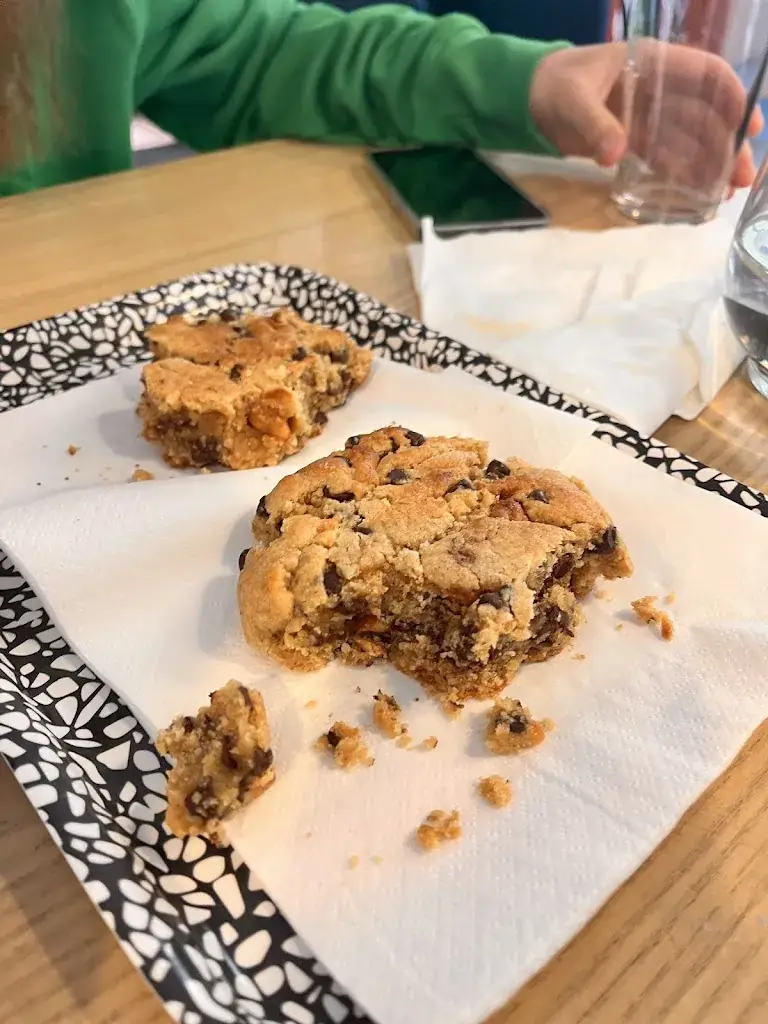 Held Niklas_PUTSCH.café_Montreuil_recensione