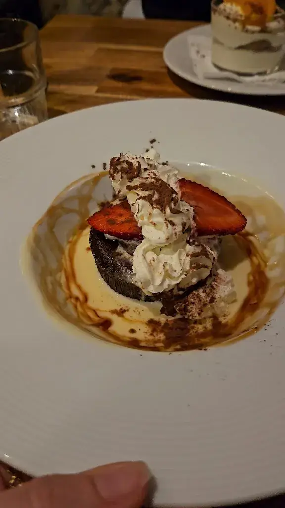 Louise_Montreuil_slider_image_2