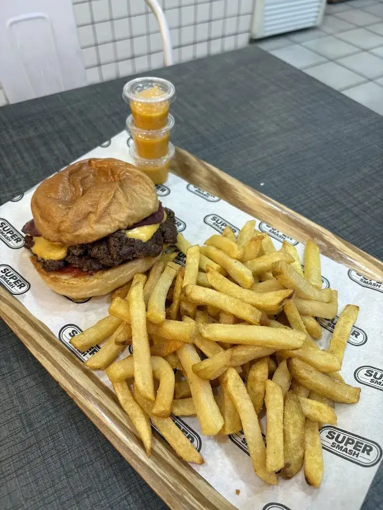 SUPER SMASH BURGER Montreuil_Montreuil_slider_image_3