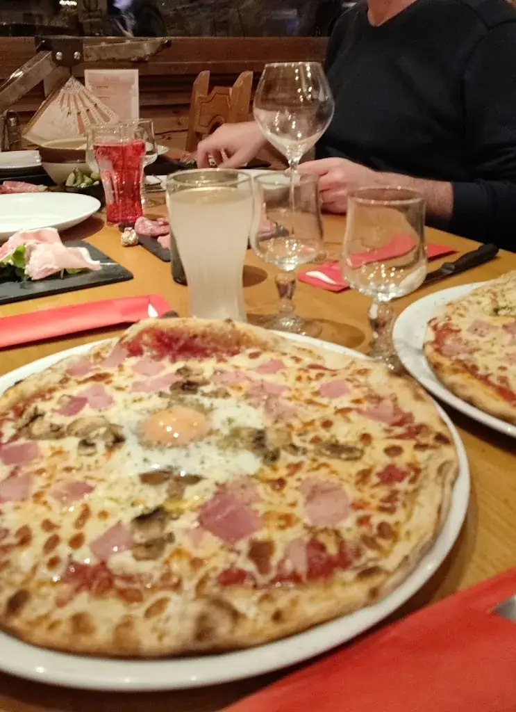 LA TAVERNE COMBLOUX_Combloux_slider_image_3