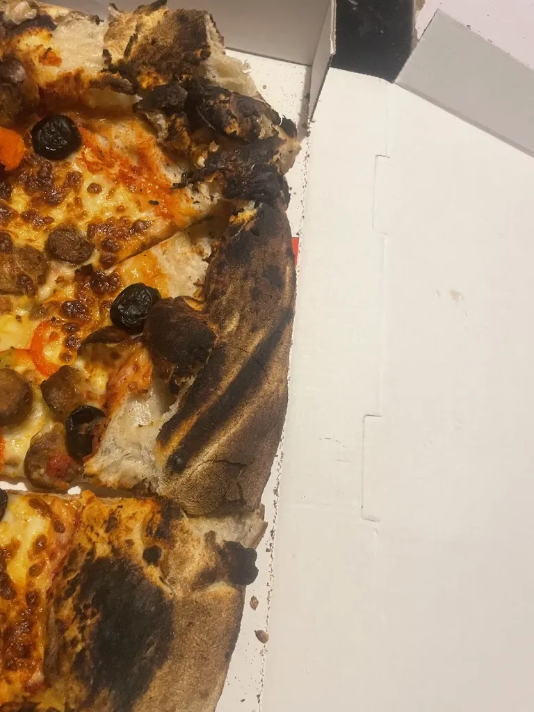 Islem Belkessam_Delizia Pizz'_Mons-en-Barœul_review