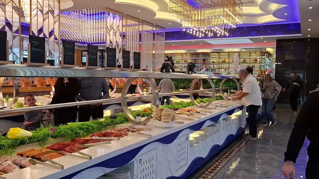 Royal Grand Buffet_Petite-Forêt_slider_image_2