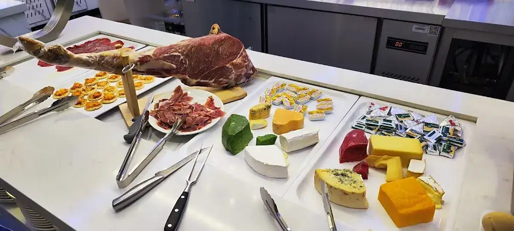 Royal Grand Buffet_Petite-Forêt_slider_image_3