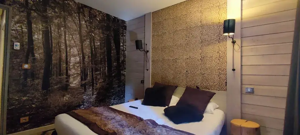 smallsmallholly_Hôtel des Trois Hiboux_Plailly_review