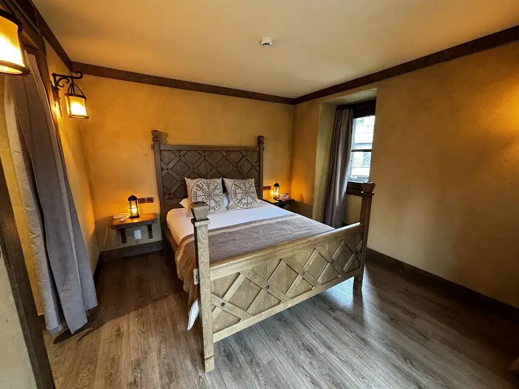 R B_La Cité Suspendue_Plailly_review