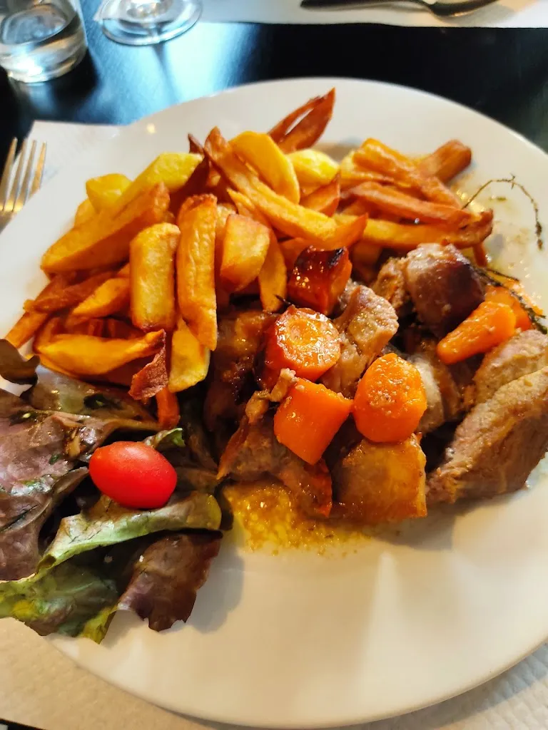 Café du Commerce restaurant in Poulainville