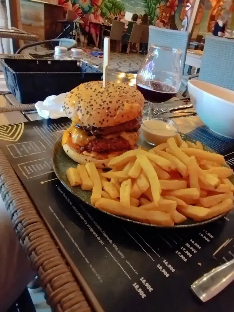 Tchingiz Akram_Tiki's Bar Brasserie_Proville_review