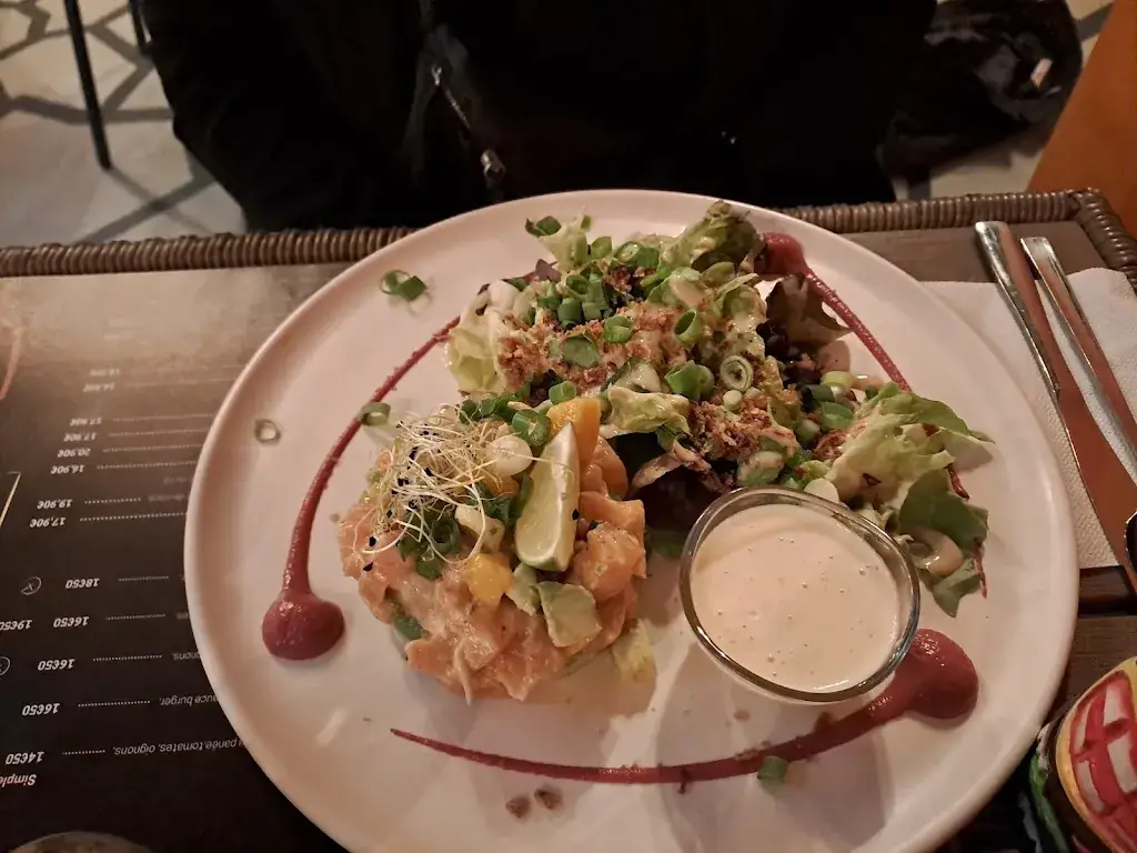 Tiki's Bar Brasserie_Proville_slider_image_3