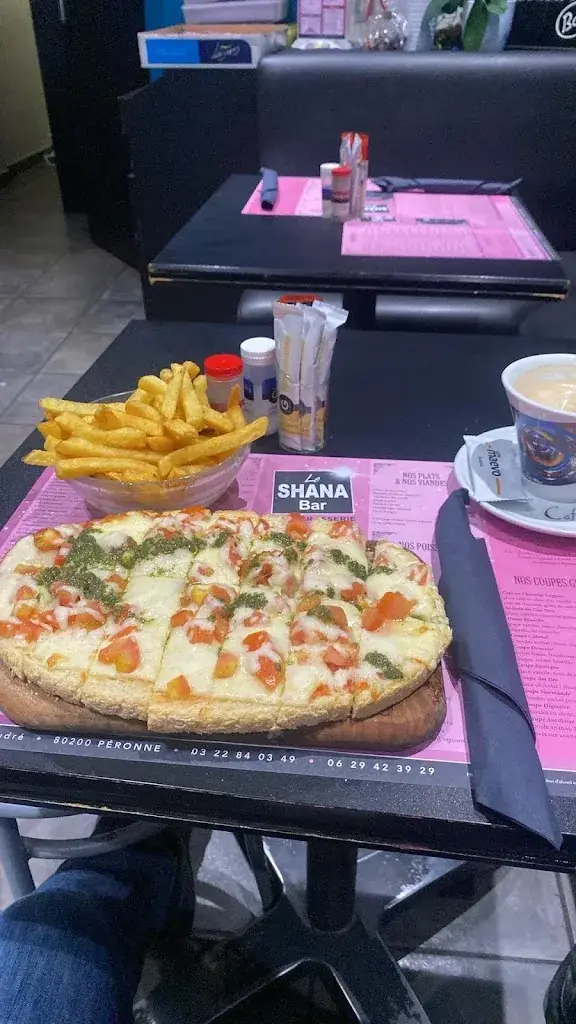 Eugene Thomas_Le Shana Bar_Péronne_review