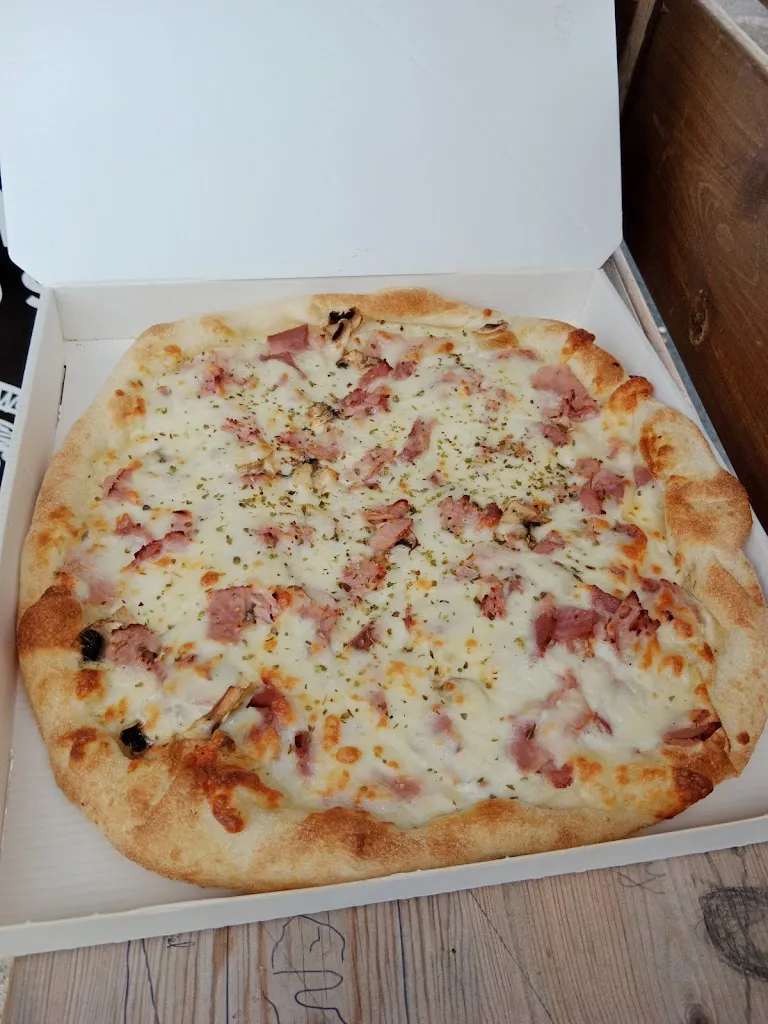 Distributeur de pizza - Le Thil Quevauvillers restaurant in Quevauvillers