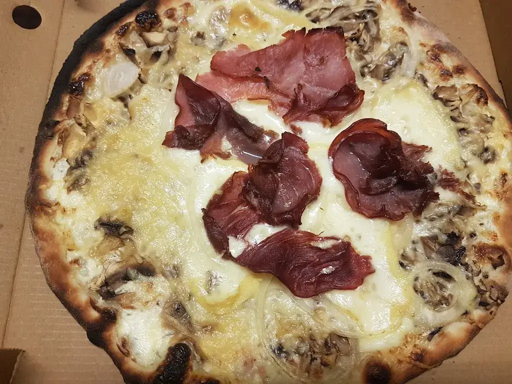 La Tourtiere Restaurant in Râches