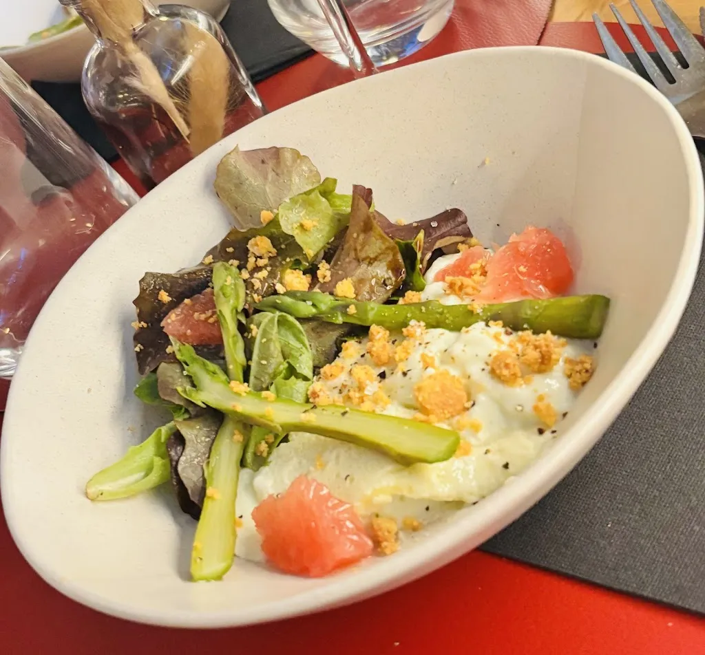 Nicolas Wuillot_Les Filles à Maman_Pernes-les-Fontaines_review