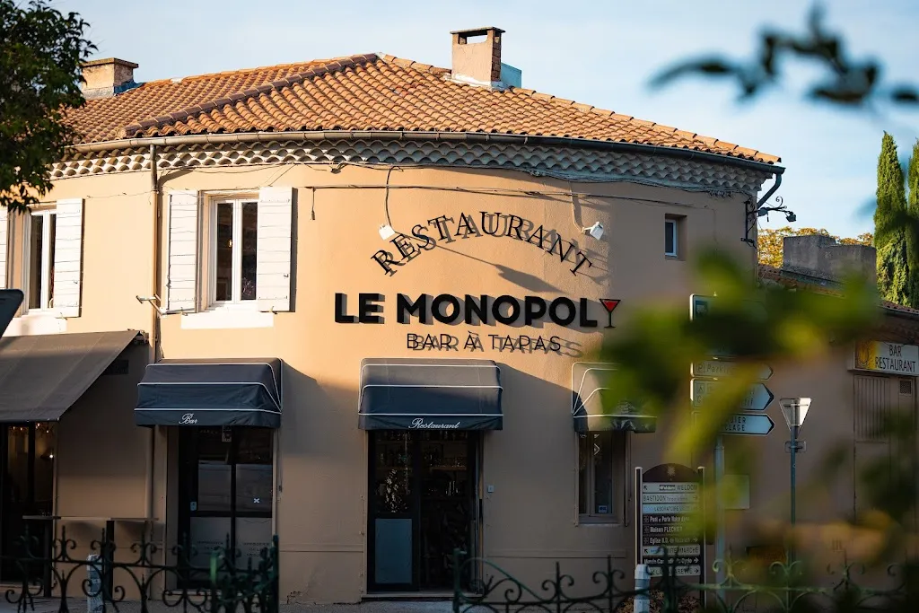 Le Monopol restaurant in Pernes-les-Fontaines