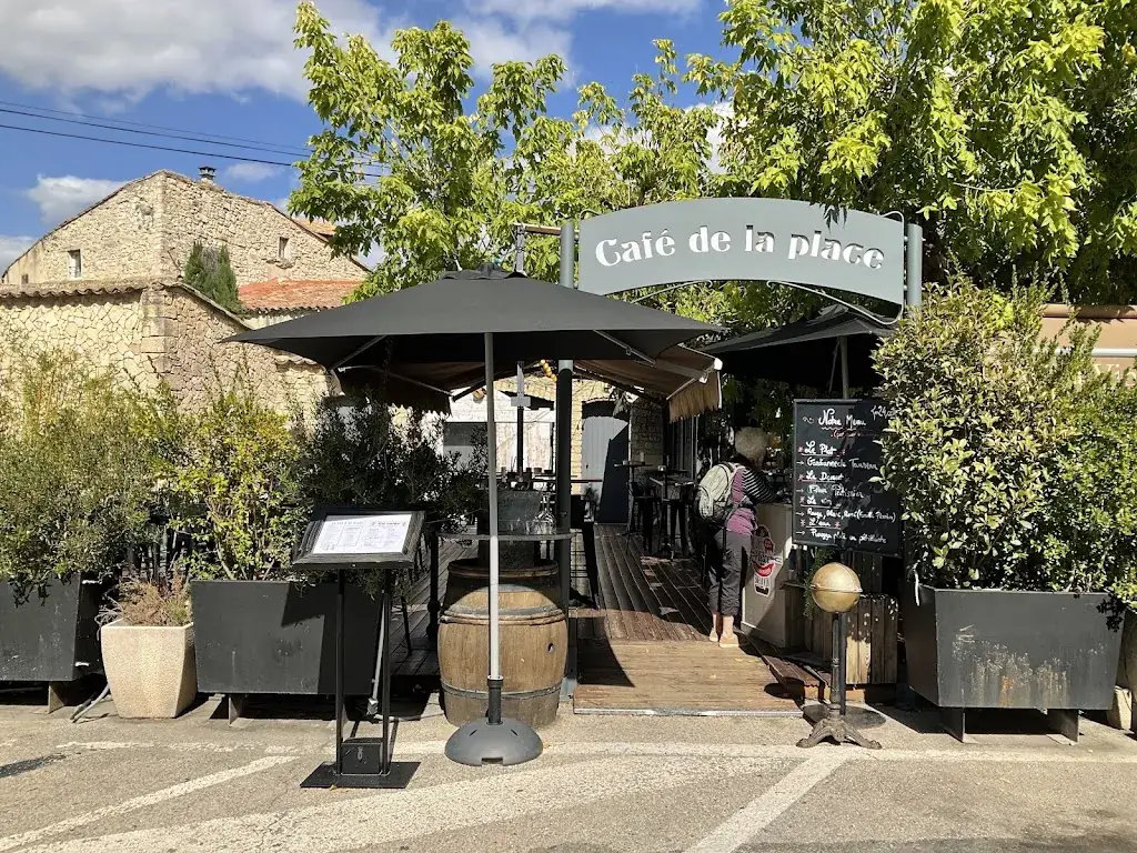 Michael Moriarity_Café de la Place_Pernes-les-Fontaines_review