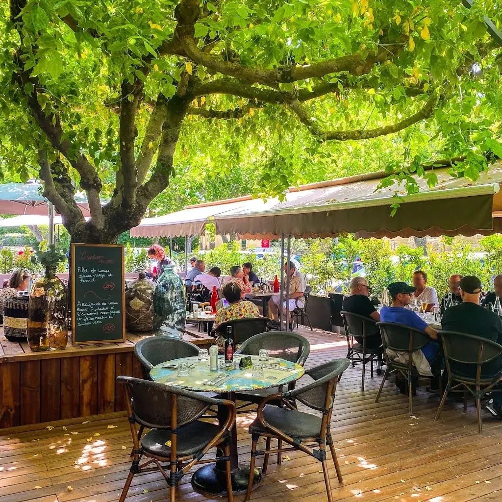 Café de la Place restaurant in Pernes-les-Fontaines