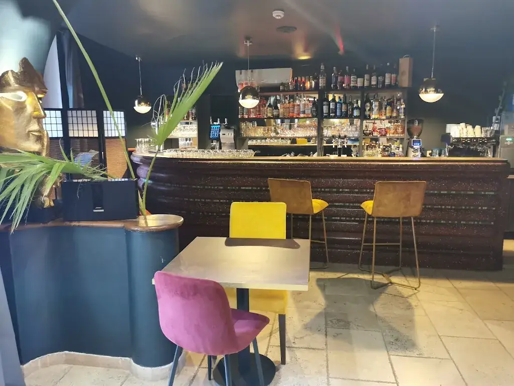 Katarina Sladoljev_La Margelle_Pernes-les-Fontaines_reseña