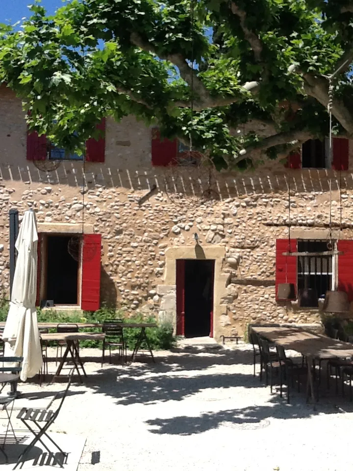 Auberge de la camarette Restaurant in Pernes-les-Fontaines