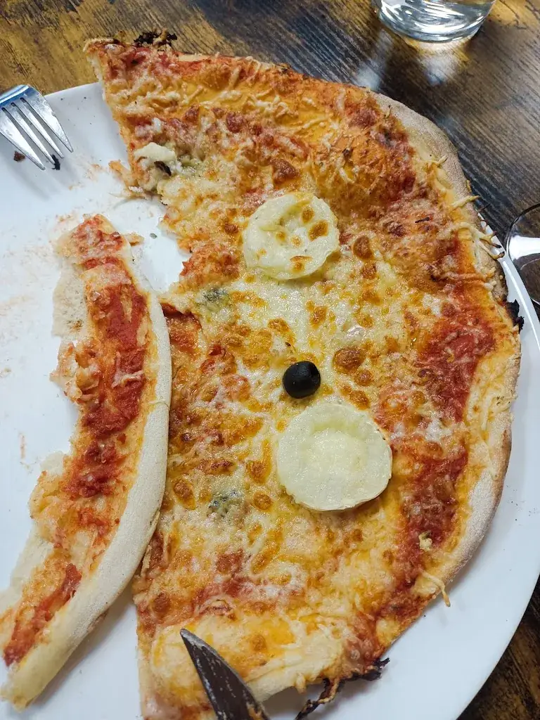 Fournier Delphine_Pizz'parla familia anciennement l'étoile_Dagneux_review