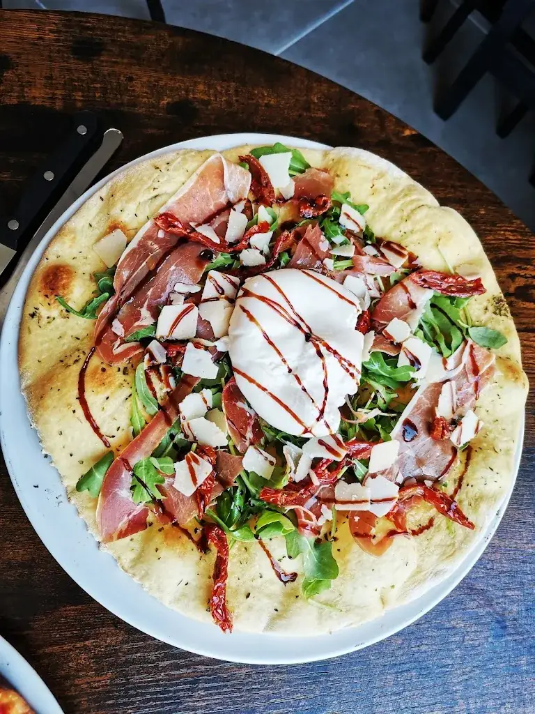 Pizz'parla familia anciennement l'étoile_Dagneux_slider_image_2