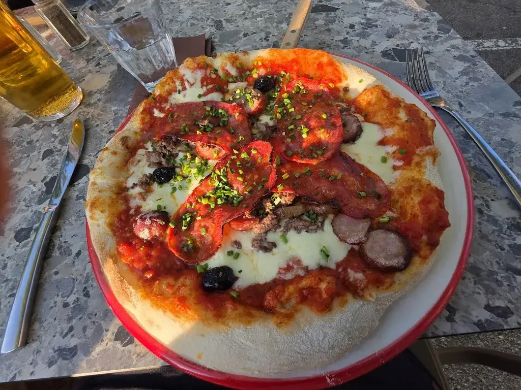 Robin Niklas Sopolinski_Chez Hugo & Louise_Pernes-les-Fontaines_review