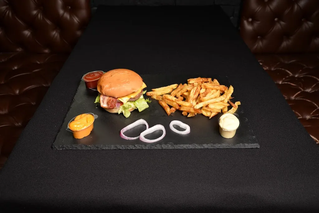 CHEAT MEAL restaurant in Pernes-les-Fontaines