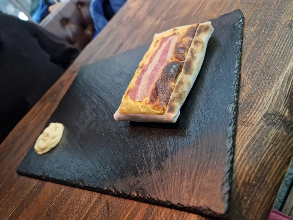 CHEAT MEAL_Pernes-les-Fontaines_slider_image_3