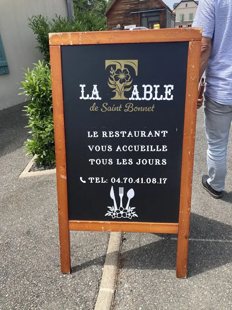 Carolina Flores_La table de Saint Bonnet_Saint-Bonnet-de-Rochefort_review