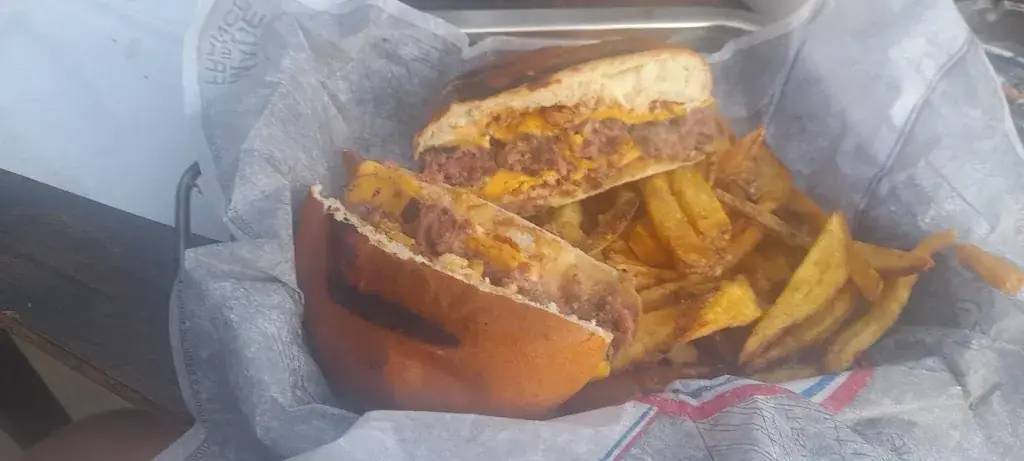 Virginie SALEM_Les Barjots Snack_Rang-du-Fliers_reseña