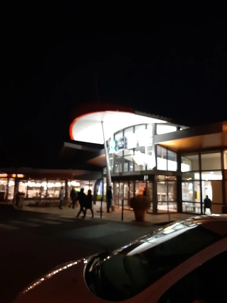 Alexander De Maeyer_Aire de Ressons Ouest_Ressons-sur-Matz_review