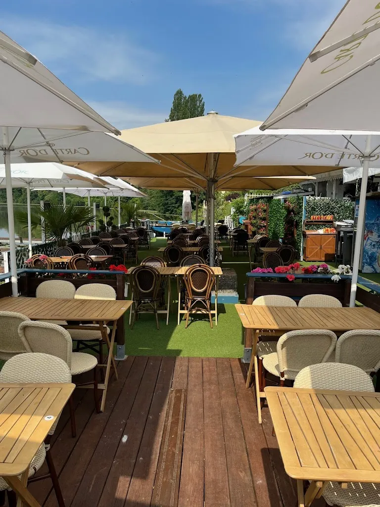 L'Embarcadère Pierrefonds restaurant in Pierrefonds