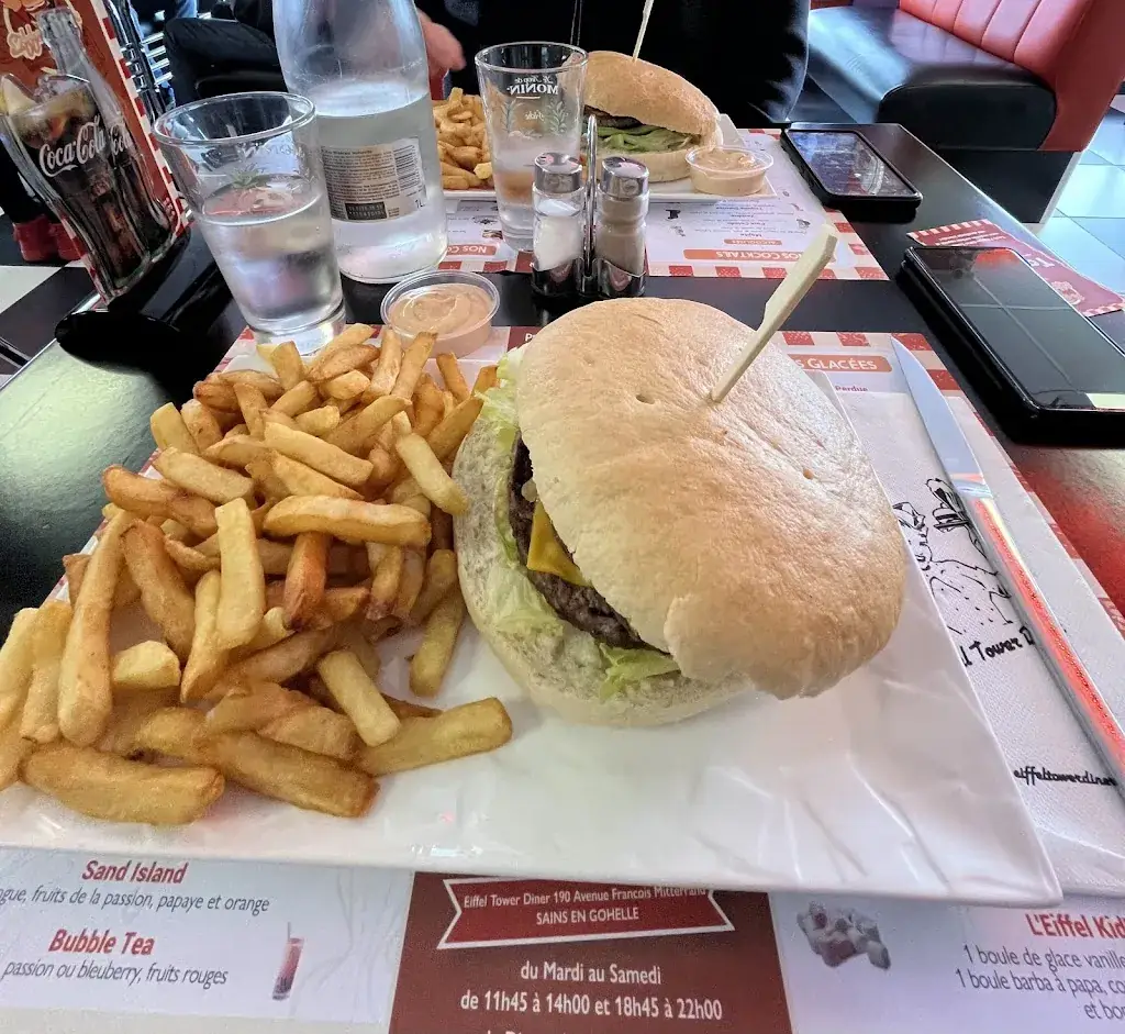 Eiffel Tower Diner_Sains-en-Gohelle_slider_image_3