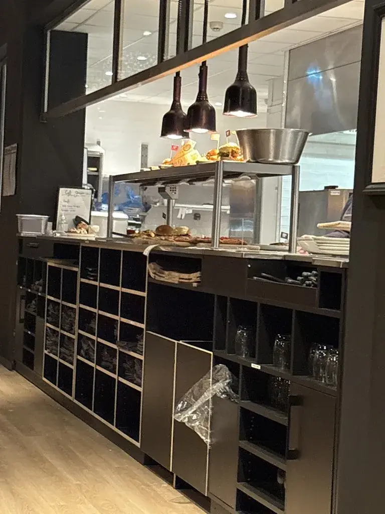 Temi Tugbobo (Abigail's mum)_Hall U Need_Saint-André-lez-Lille_review