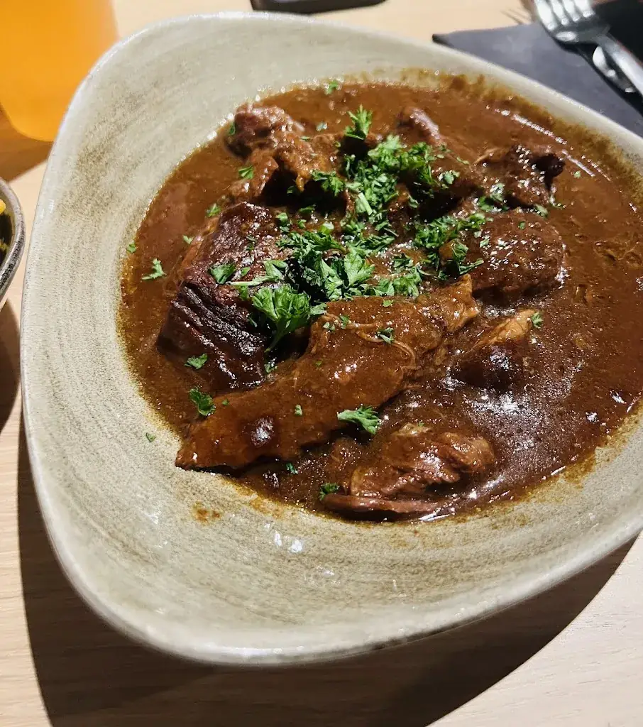 P Layn_Hall U Need_Saint-André-lez-Lille_review