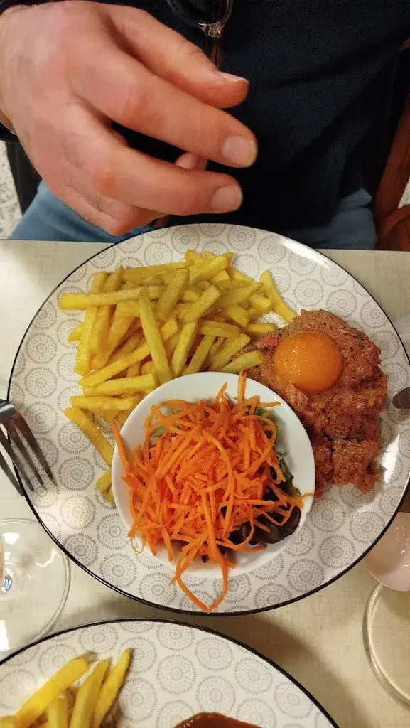 Luna Loup_Aux Touristes_Saint-Jans-Cappel_review