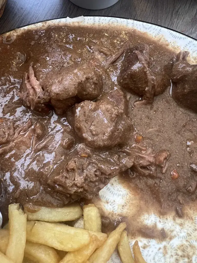 Marion Caron_Aux Touristes_Saint-Jans-Cappel_review