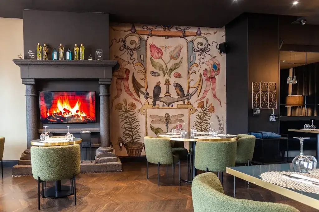 Pub De Paris Saint-Amand-Les-Eaux restaurant in Saint-Amand-les-Eaux