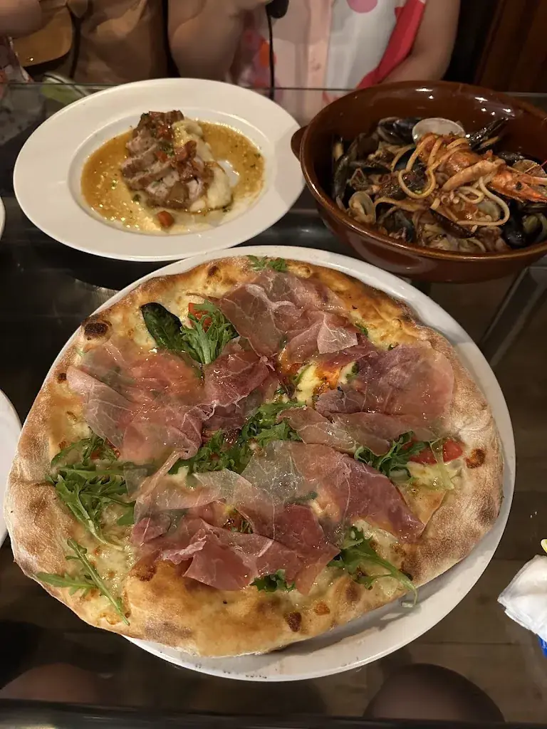 Tuan Anh Pham_Saint Nicolas pizzeria_Monaco_review