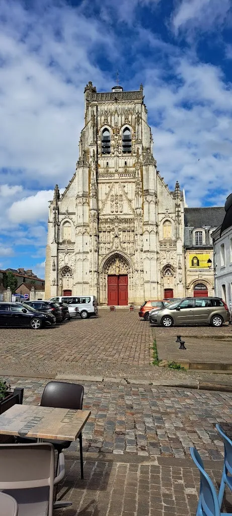 Jackie Skinner_Café Restaurant de l'Abbaye_Saint-Riquier_review