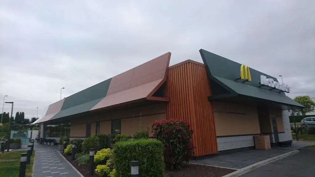 McDonald's_Saint-Just-en-Chaussée_slider_image_3