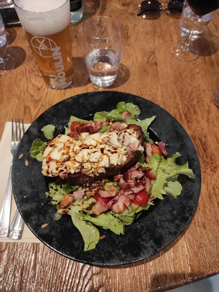 François R._Au Petit Bruxelles_Sainte-Marie-Cappel_review