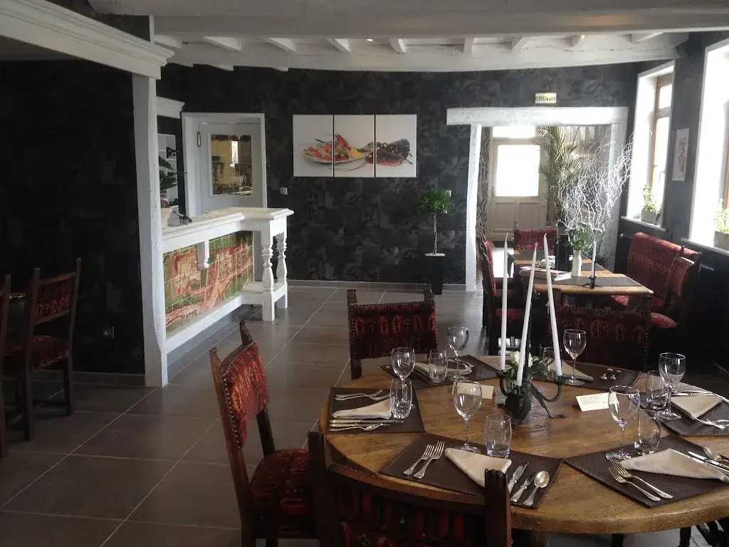 Au Petit Bruxelles_Sainte-Marie-Cappel_slider_image_1