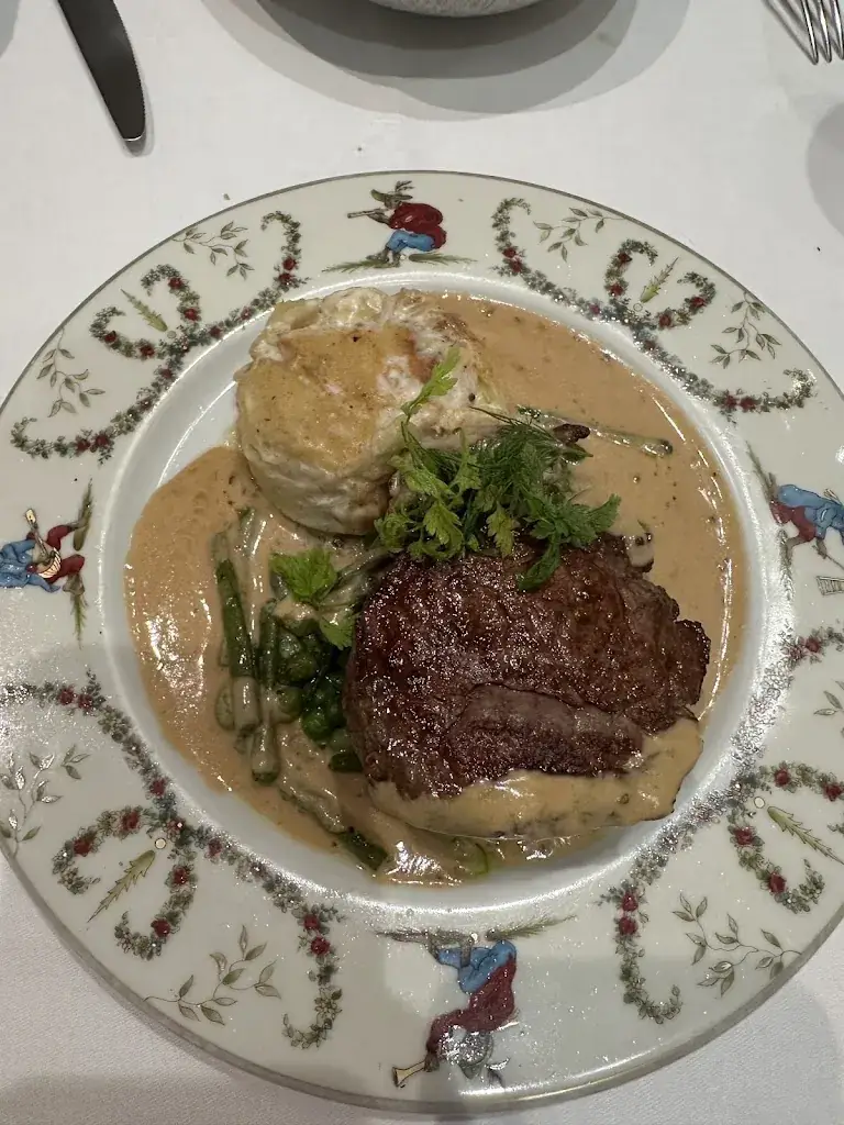 Yara_De la Tour_Paris_review